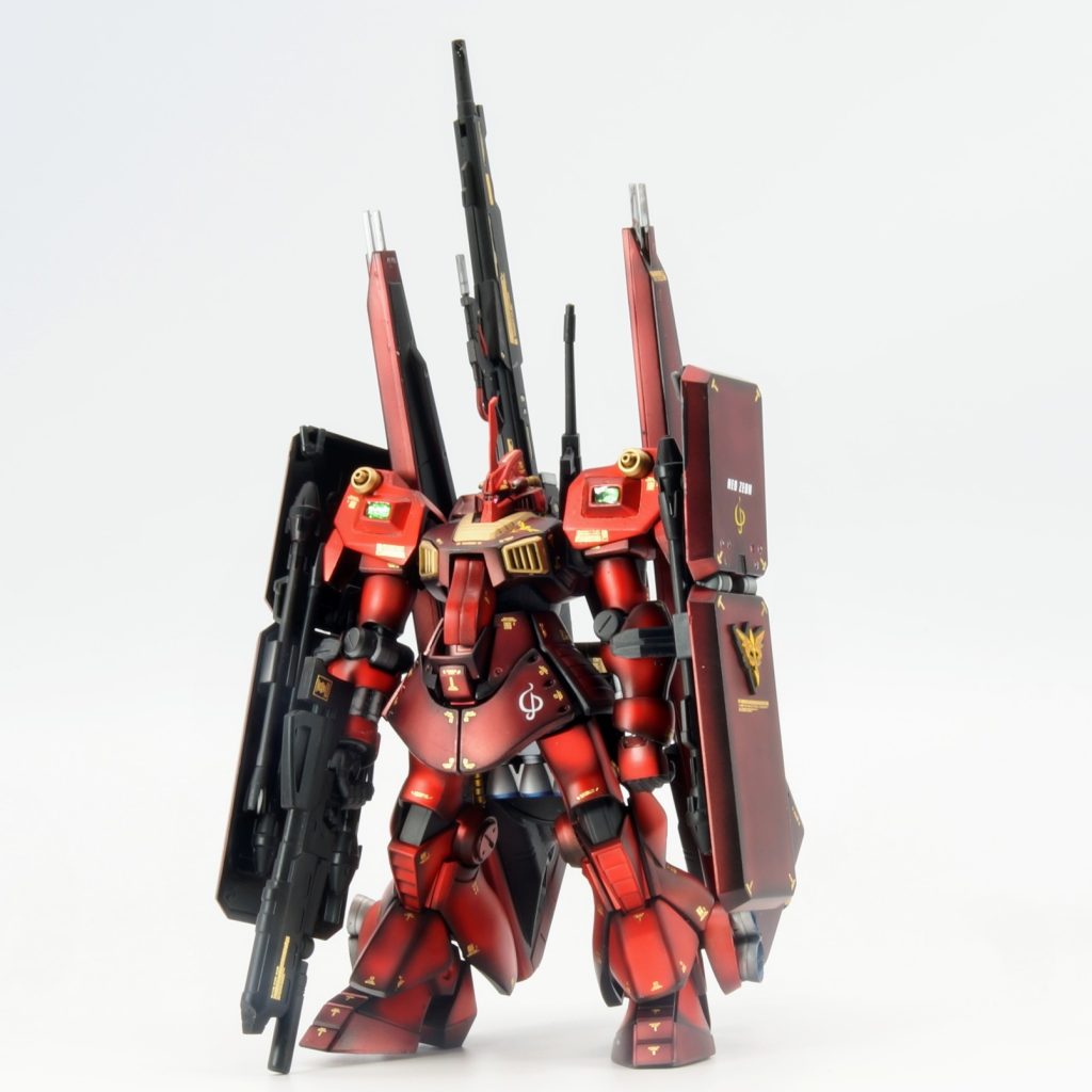 この子はつや消しキャンディグラデーションで仕上げてみました。アレンジとしてショルダーアーマーをシュツルムディアスの外装にしてサイコフレームを内部に組み込みファンネルも1基ずつ搭載し試験機感をあげてみております。