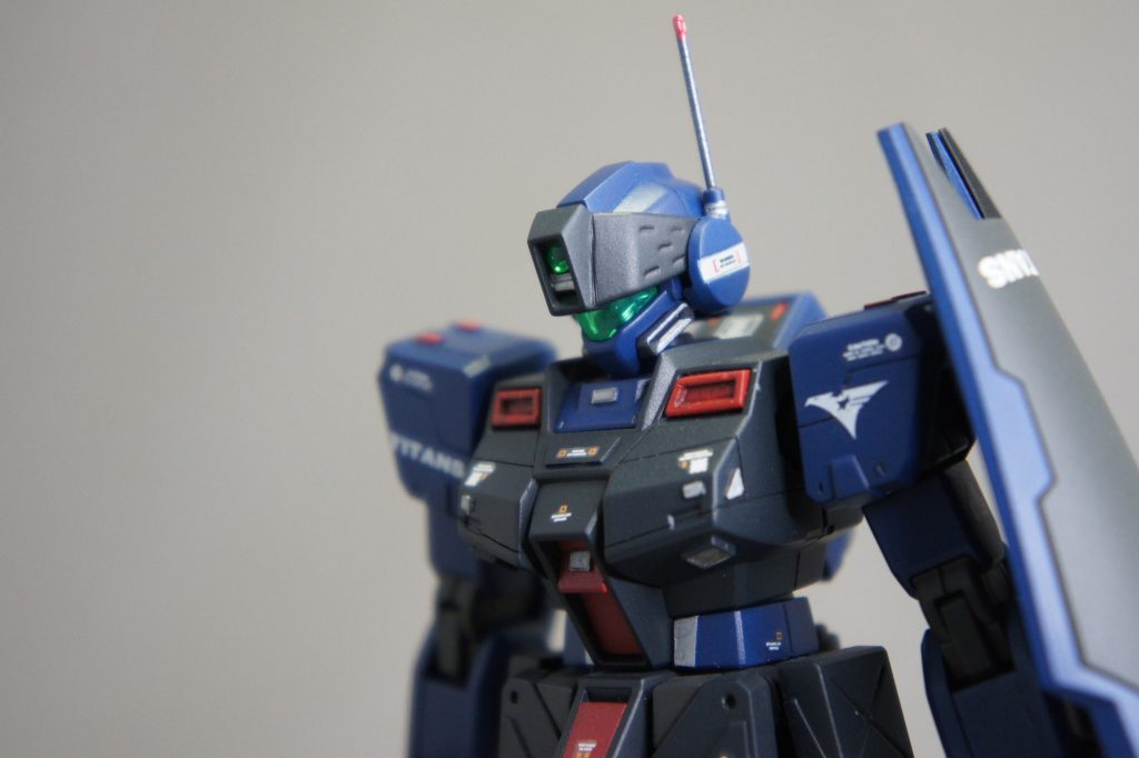 アンテナを真鍮棒に交換してシャープに見えるように。