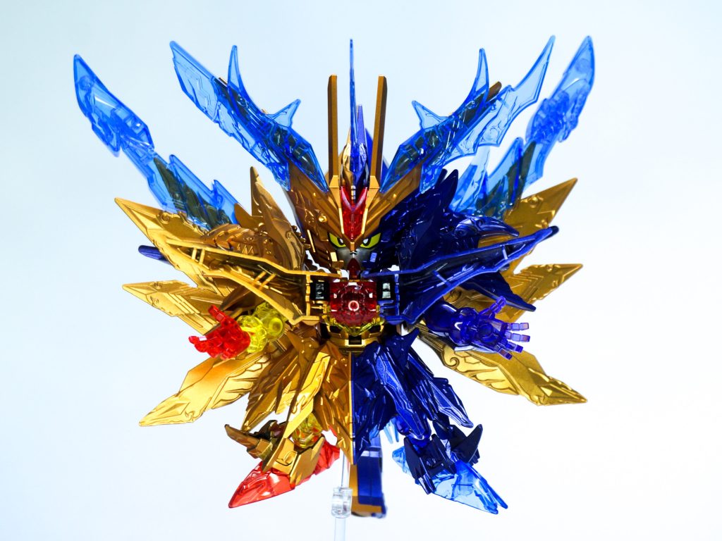 完成した時点では紛失してた胸の赤いパーツをスペリオルストライク フリーダムドラゴンをもう一つ購入したので装着しました(2023/03/12追記)ドミナントスペリオル ダークネスドラゴンを購入し、紫の平手も用意しました(2023/03/28追記)