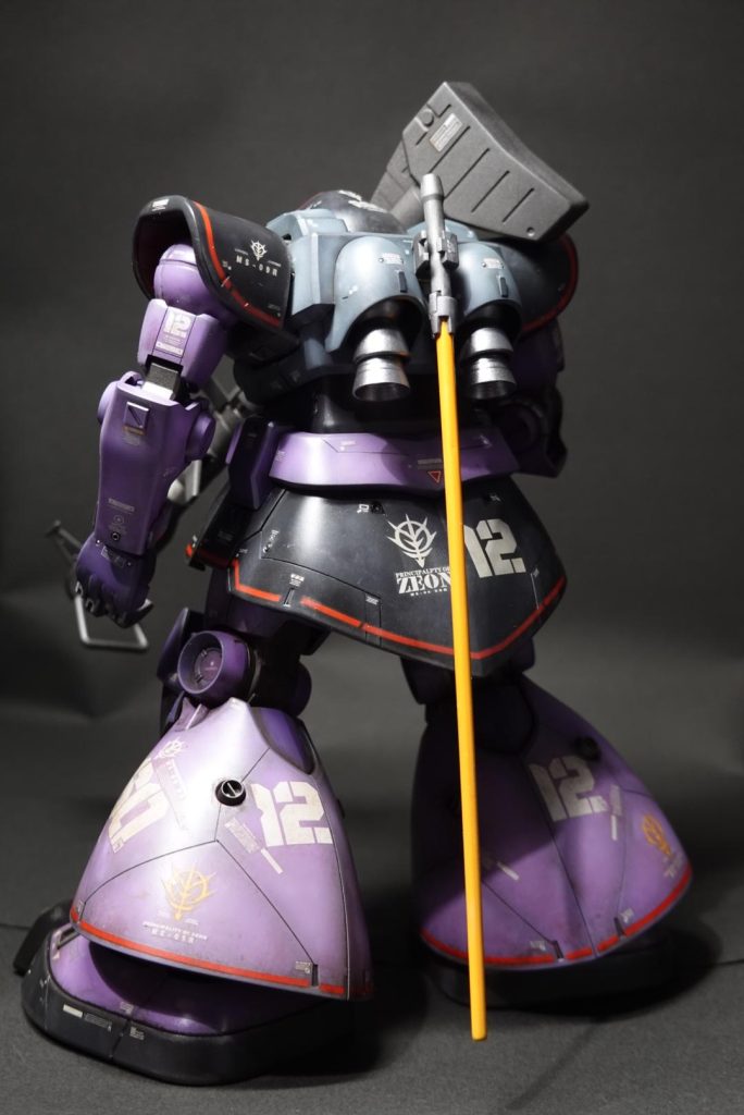 バックショットです。12のデカールがデカすぎ。