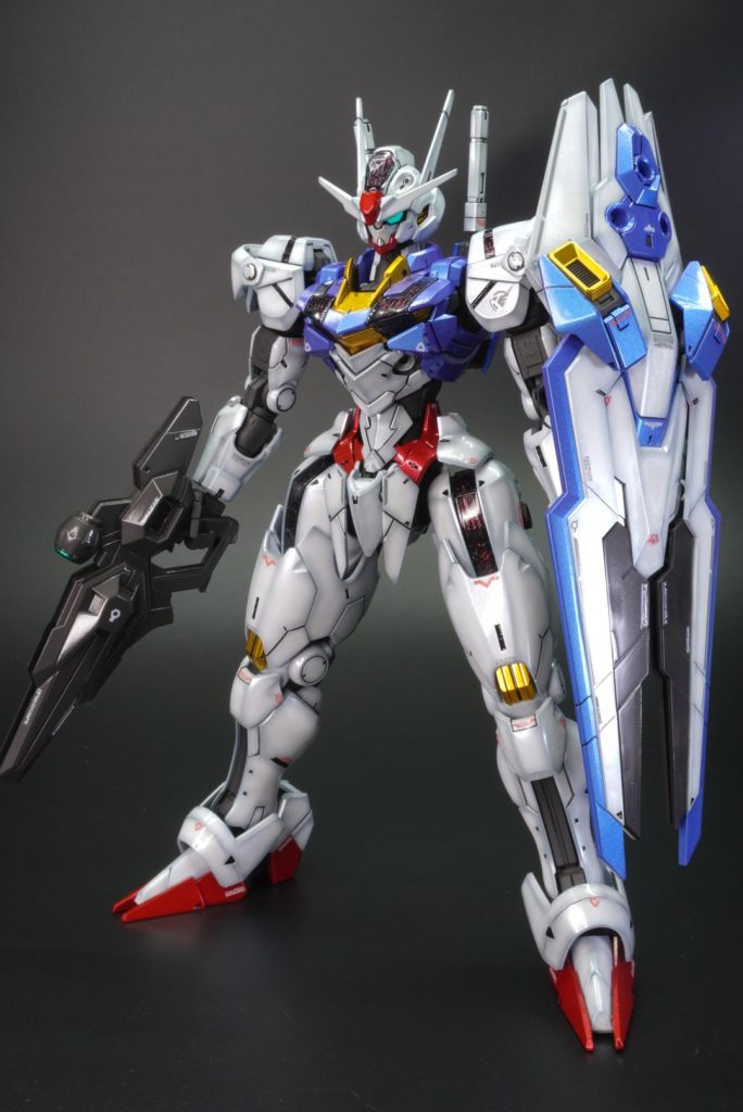 今回は、グラデの上にパールをして光沢仕上げにしました。関節部分はグラファイトブラックでメリハリをつけるためつや消しにしました。いつもは、パール塗装でもつや消し仕上げなのですが、王道な仕様もありだと思います。