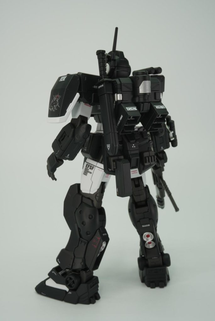 デカールは、汎用デカールにブラックドッグ隊用のがあったので使用しました。