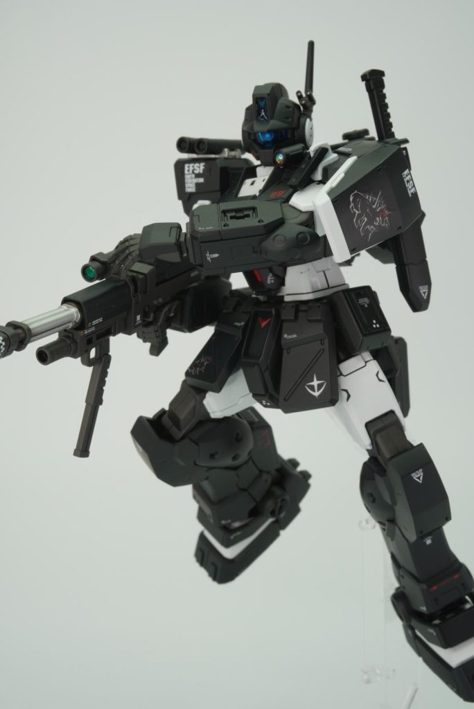 グラデ塗装ではないので、デカールを多めに使用しています。