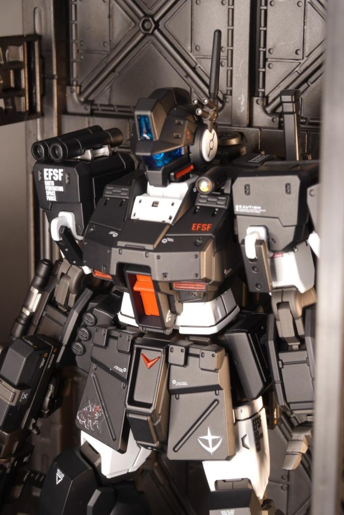 この機体は格納庫タイプのディスプレイベースが良く似合いますね…(写真のは100均のディスプレイベースです。)ご覧頂き、ありがとうございました。