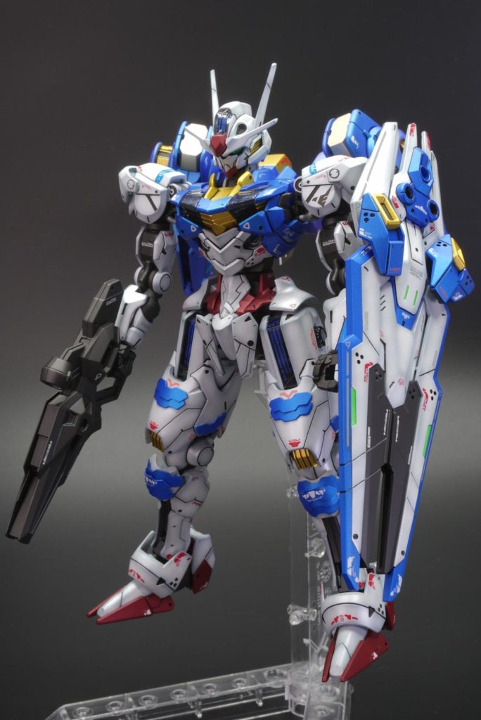 プラ板を追加した部分をワンポイントとして、メインカラーで塗装しました。これにより偏りを少なくしてみました。