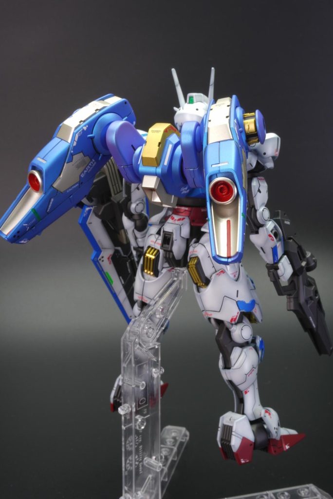 フライトユニットにもモールドを追加して、色分けをしました。元のカラーではごちゃごちゃするのでメインカラーと合わせています。