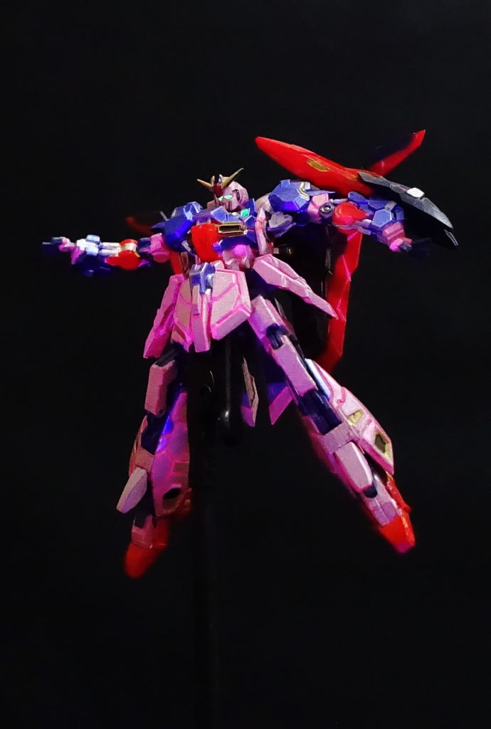 気軽なお試しのつもりが、エライ手間がかかってしまいました。WRに変形してZIOに突っ込む前にライフルをぶったぎたれていたので、ライフルは作らず。けれどアーティファクトサイズで手のひらを作るのがしんどかったです。あと、肩を持ち上げる加工も、ワタシの技量では大変でした。