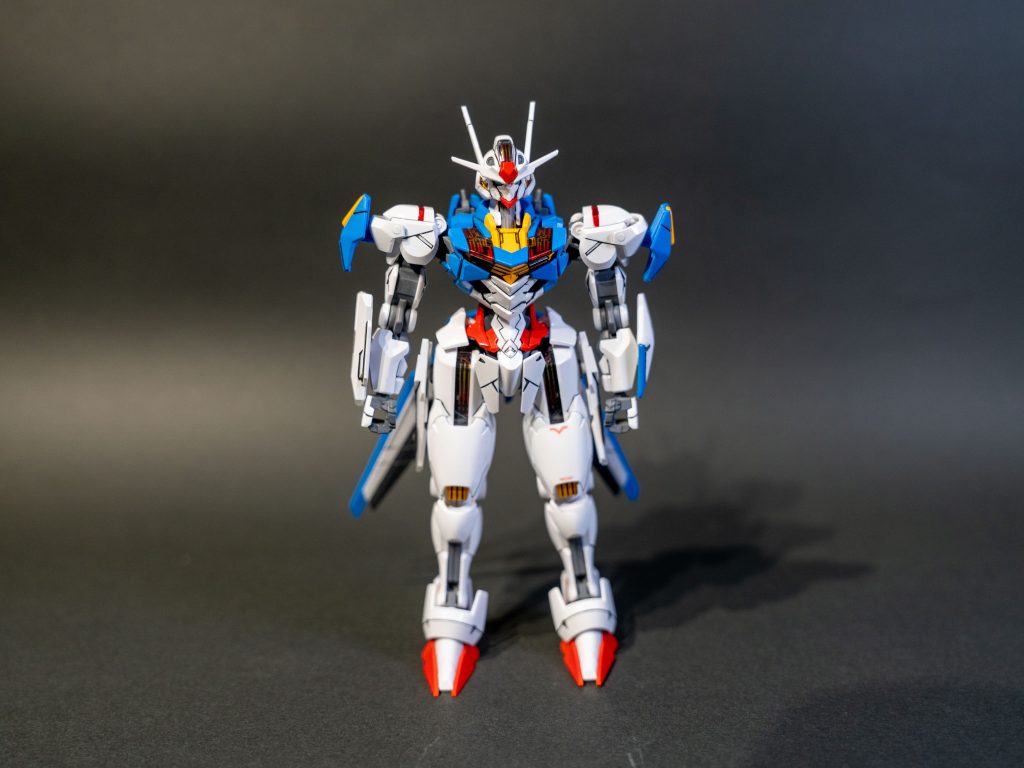 ホワイトの部分はガンダムマーカー : ニューホワイトブルーの部分はガンダムマーカー : ガンダムライトブルー足などレッドの部分はガンダムマーカー : ガンダムレッド間接などのグレー部分はガンダムマーカー : ガンダムグレーを使用しています