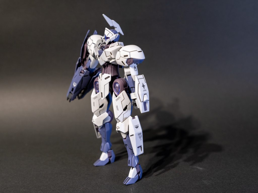 一つ心残りがあるとすれば、白の塗装。グレーのサフを吹いた後に、白を塗ったのですが、結構下地が透けてしまい、焦って厚塗りしてしまいました....近くで見ると塗ムラがすごい