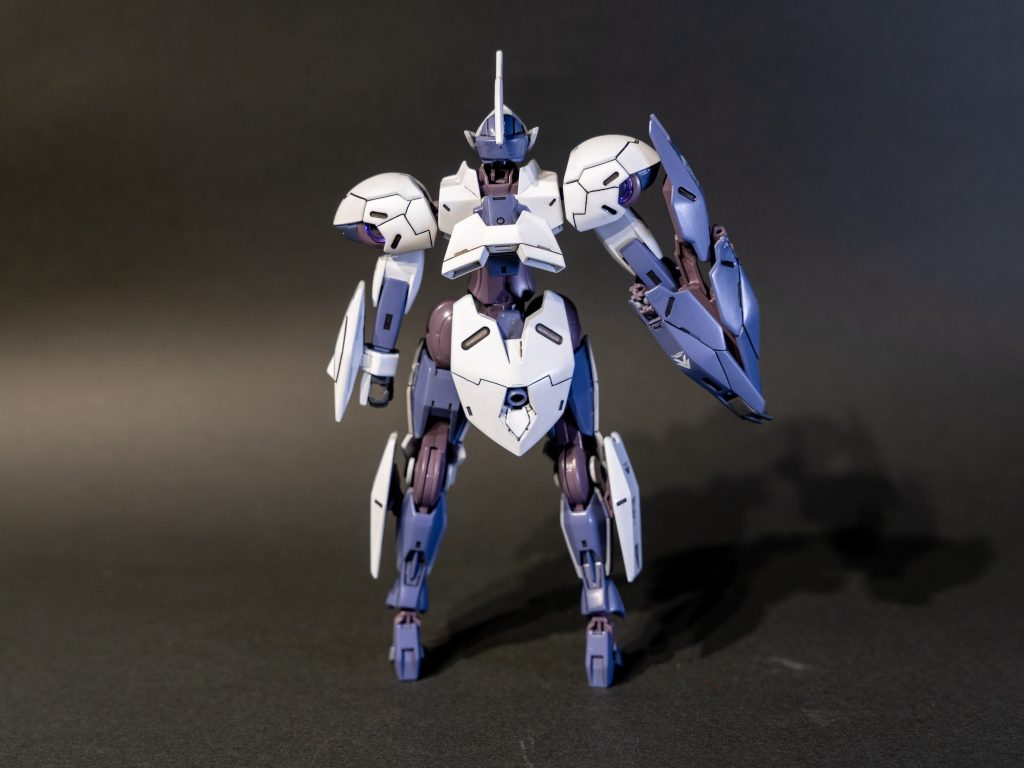 後ろは結構手抜き...腰部分のホームベースみたいな形の部品にはデカール貼っても、良かったかもしれません最後にいくつかポーズ取らせてみました。