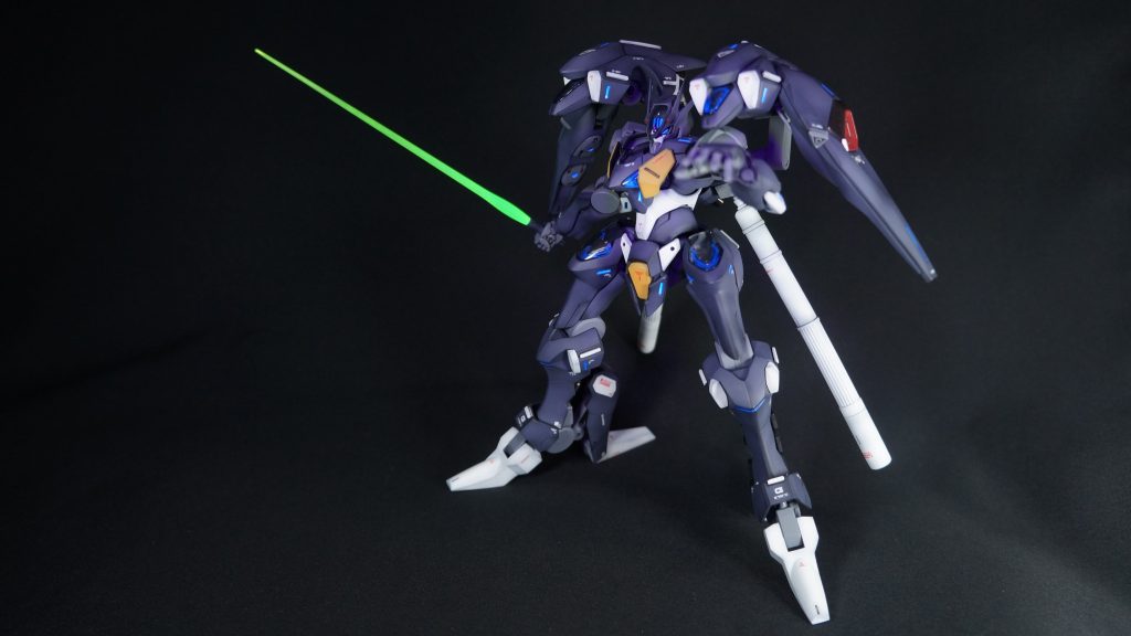 ビームサーベル装備、立ちポーズ