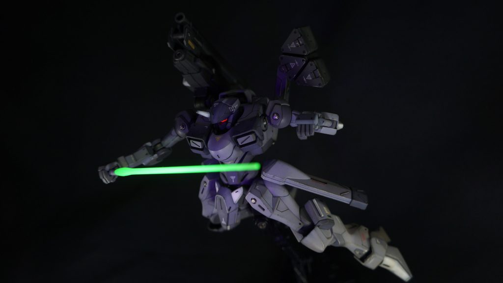 ビームサーベル装備サーベルを腕から取るときに接続ピン折れそうでドキドキですね。