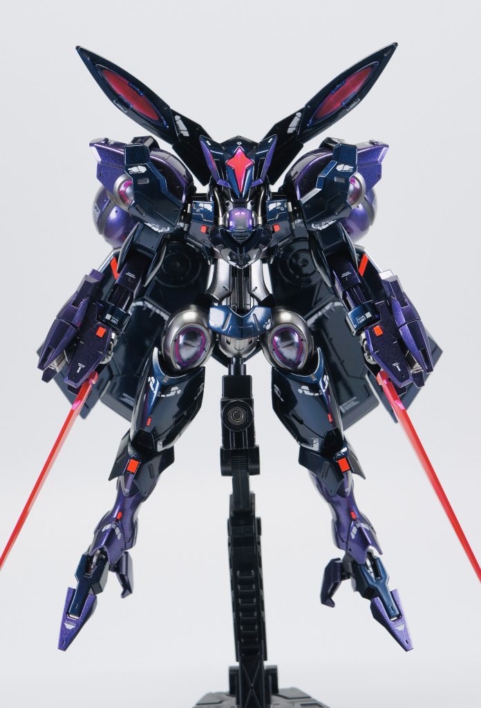 光沢塗装は苦手なんですよね…。しかしプリズムブルーブラックを一度使ってみたかったこともあり、今回チャレンジしてみました。ツルテカギラギラのメカメカしいベギルベウになったかと思います!