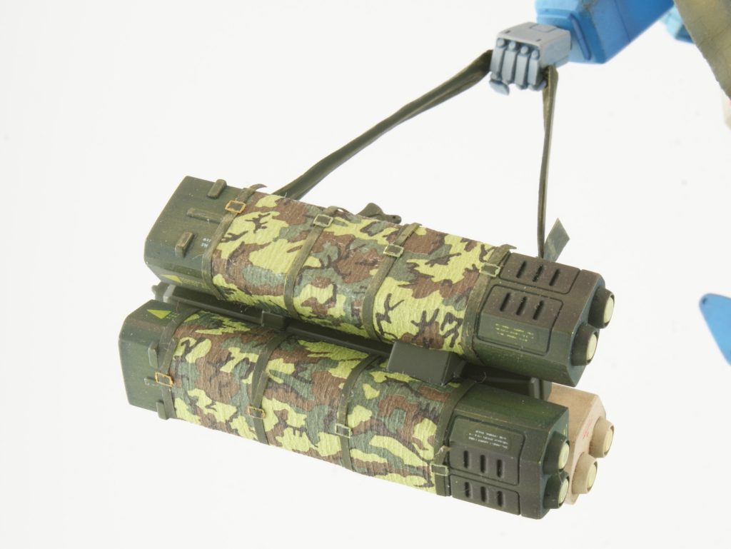The camoflauge is paper and the straps are made from Tamiya Tape with photoetch buckles.