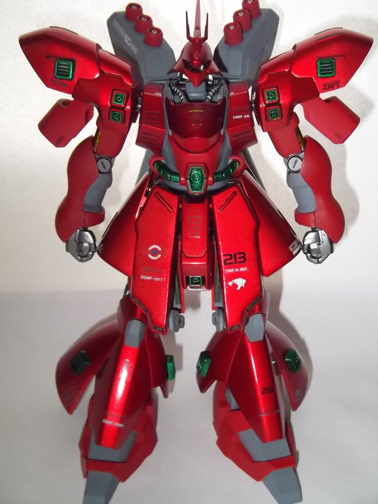 史上屈指の人気機種であるが、色といいこれを見て真田幸村の甲冑を思うは自分だけか!とくに後頭部なんかは。