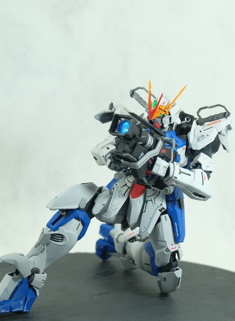 ガンカメラのランズはブルーに。