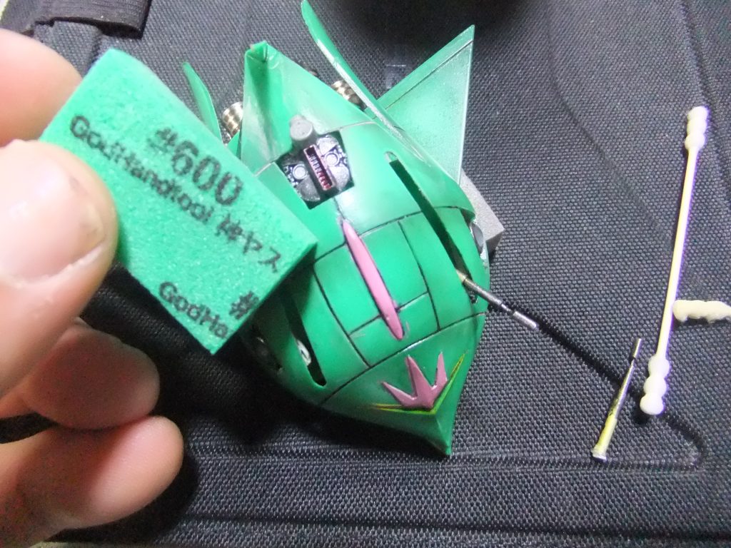 昨日のストーリーで浮かび出てきていた?スジ彫失敗傷と自己主張が強すぎるグラデーションを削ぐ?作業となっています。