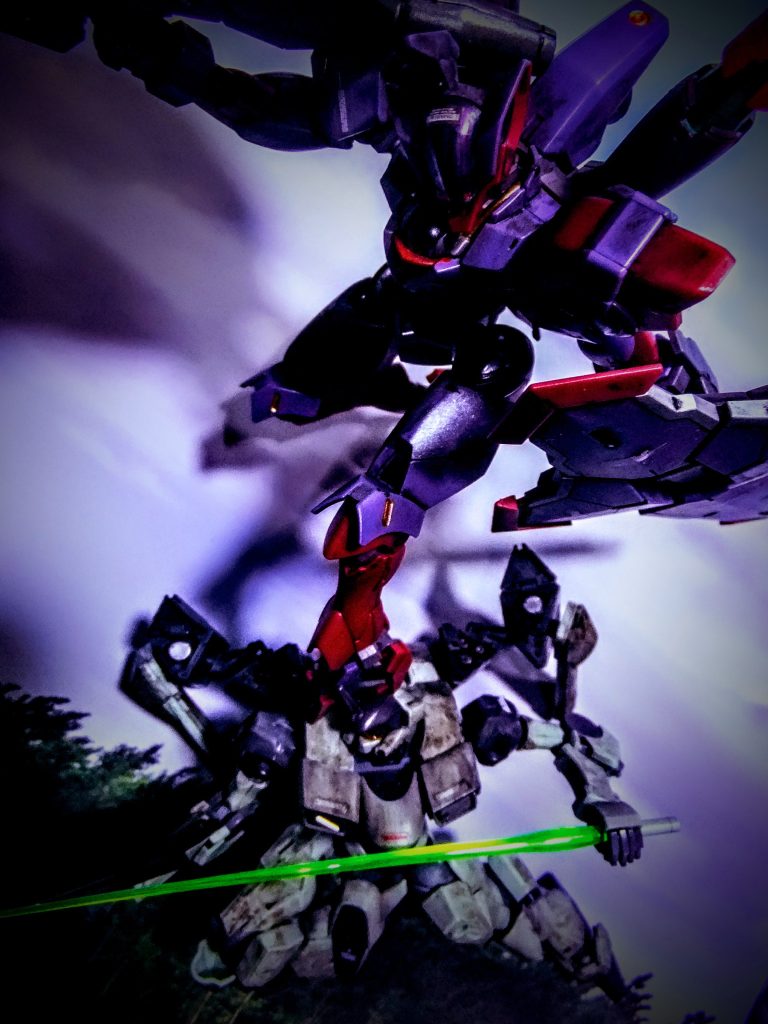 ベギルペンデは新品(グラスレー寮は金持ち)に対して地球寮(貧乏😅)は借りモノ(おそらくは?中古品)と思われるので対比的にウェザリングを派手に入れています♫