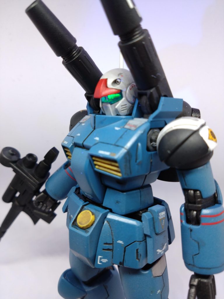 カメラアイ内部を蛍光塗料で塗装しました。