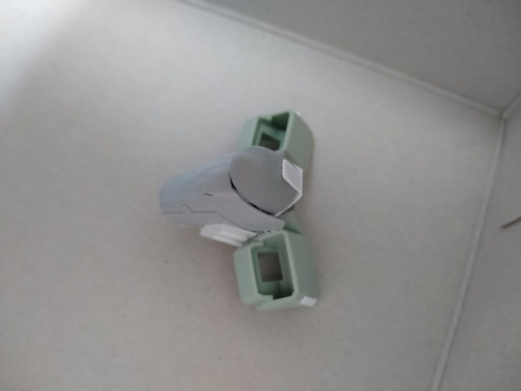 胸部はビルダーズパーツと飛行機模型の余りパーツ（プロペラスピナー）を使い形状変更。