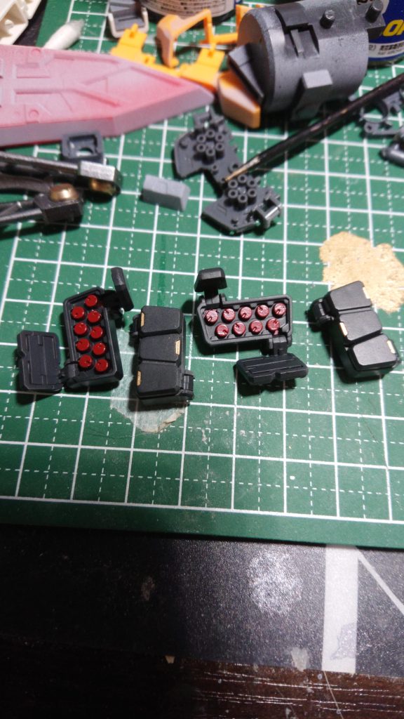 エナメルとアクリルの性質の違いを上手く扱えました！