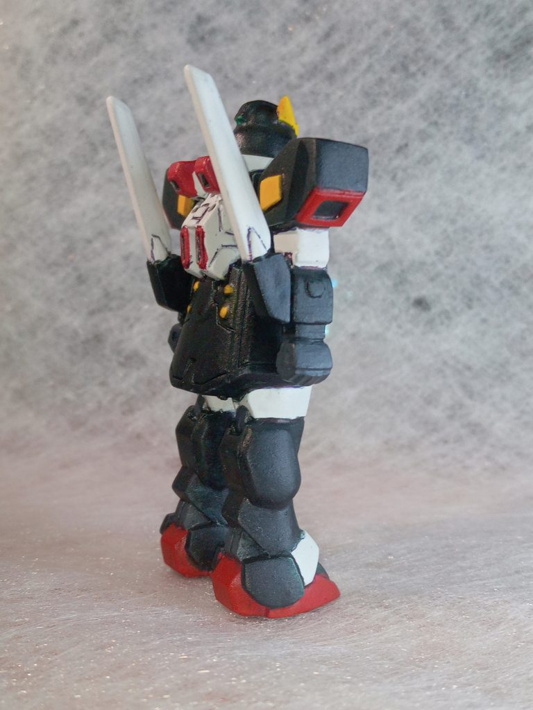 肩と上腕の肉抜き穴は加工したプラ板で塞いでいます、下腕はブレードで隠れるのでそのまま