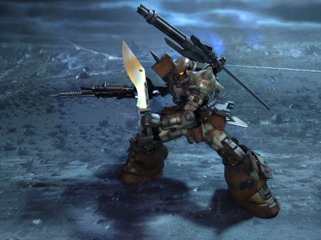 境界戦機から拝借したマチェットはちょっと一手間加えたシルバーからUVを当てるとヒート状態に発光出来るようにしました