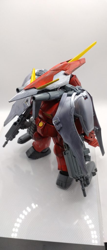 黒サフ→シリコーンバリアー→ホワイト→レッドと塗ってチッピングしたけどやはり2層は上手く削れないなと。要課題ですねえ。