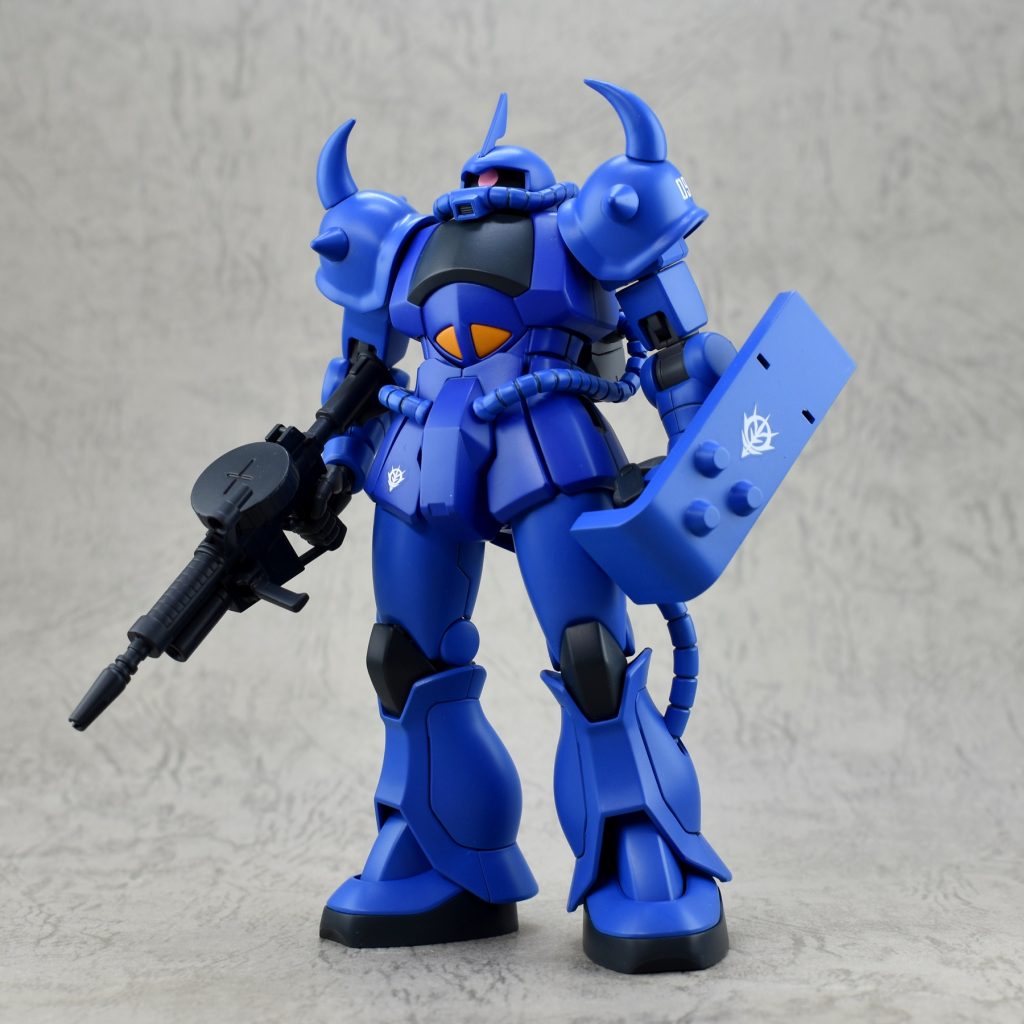 1年戦争末期ということで武装はF2型ザクのザクマシンガンとJC型ザクのシールドを装備。