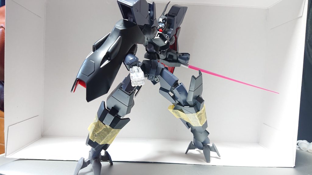 初期案。上半身のカバカーリー率高め。グレイズアインの長い美脚に対して、肩のシールドが短い印象でボツにしました。