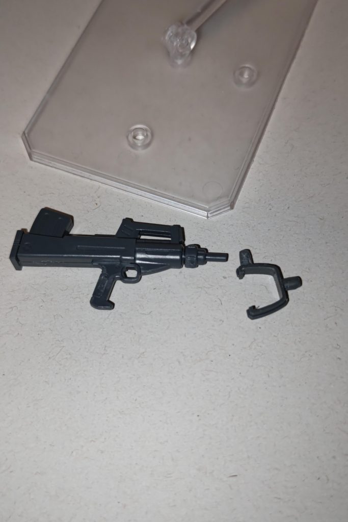 そのままでは持たせられないので固定用の凸を削ったりボールを削って軸にしたり……