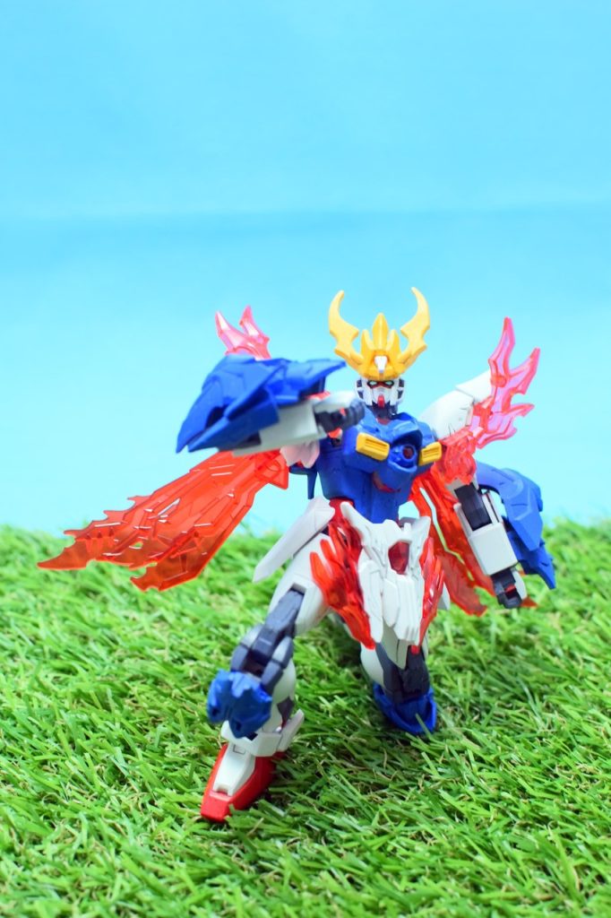 無理矢理な膝立ち。可動は炎皇張飛ゴッドガンダムがベースです笑そして膝立ちでピンチっぽい状況からの…