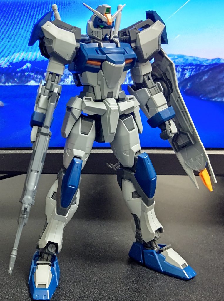 まずは素デュエル全体像。あとで気づいたんですけど足首のパーツつけ忘れてるんですよね…しかしほんとに格好いい機体です。放映当時はまだ学生でシンプルすぎる機体の魅力をサッパリ理解できなかったけど今となって前期GATシリーズの中では一番好きです