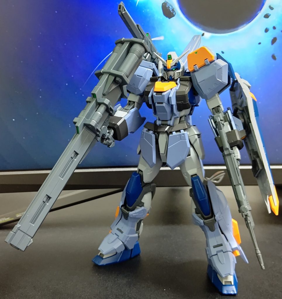 アサルトシュラウド装着。一気にゴツくなりますがプロポーションは崩れないのは流石MGクオリティですね