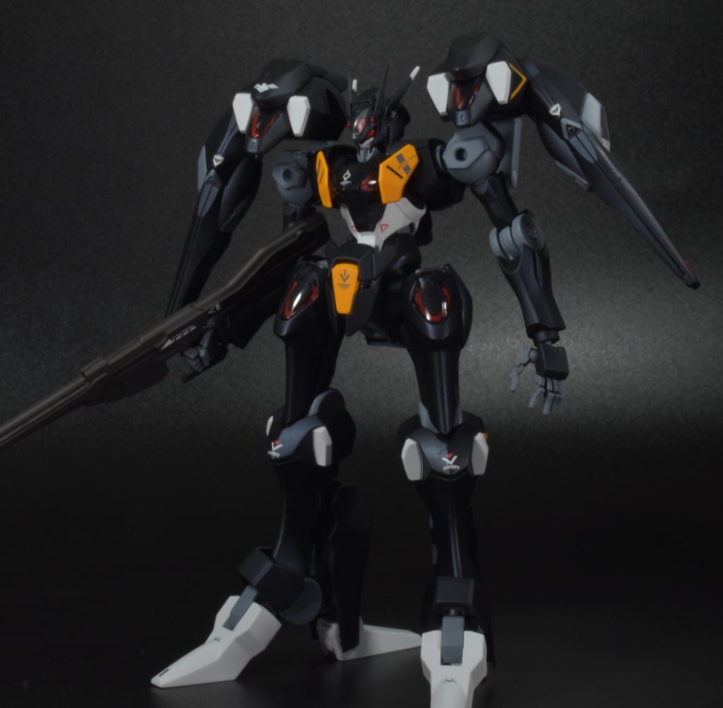 本体色にはプリズムブルーブラックを艶消しフレームのグレーはブルーグレーを調色したものデカールはガンダムデカールの水星の魔女用を使ってますシェルユニットは蛍光レッドで塗装してブラックライトで光るようにしました。