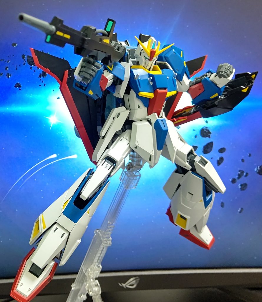 射撃体勢がバッチリ決まる!可変機でありながら各部の可動範囲、特に脚部が動くため様々なポージングが様になるんですよこれが