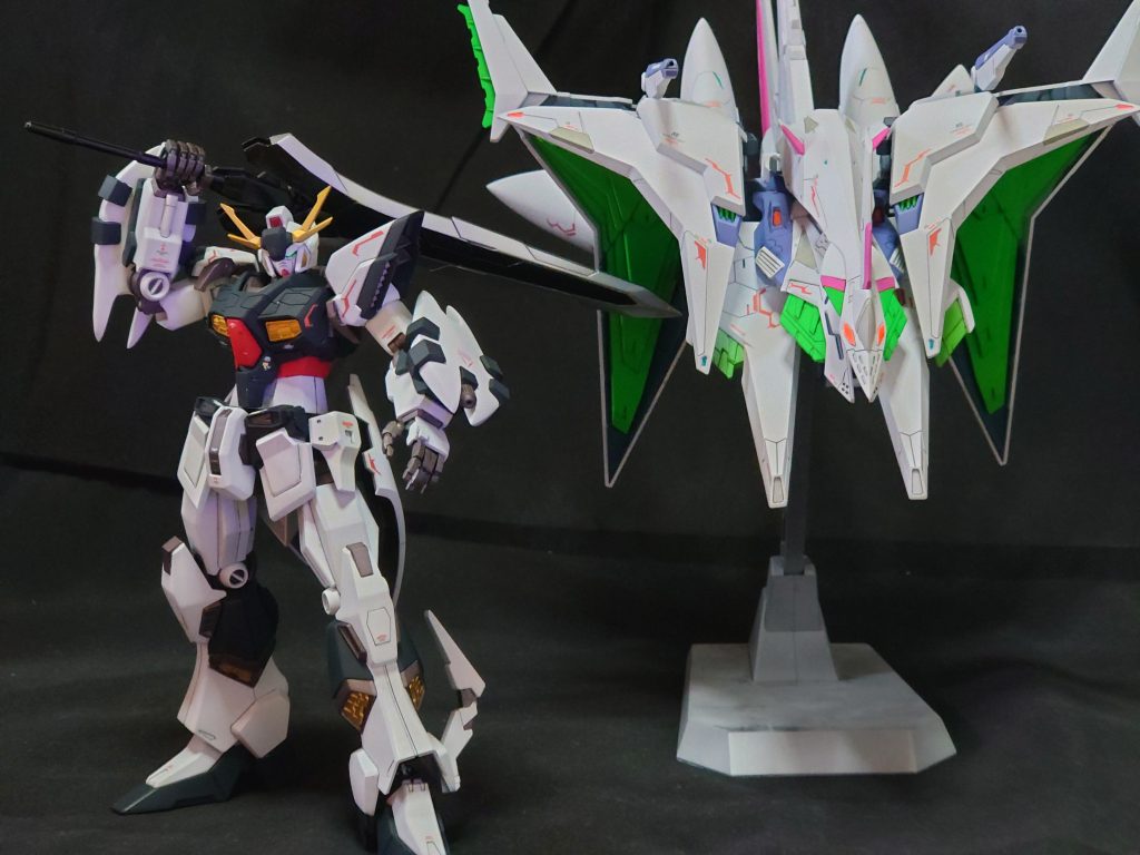 フライトユニットは肩取付位置8mm↑、腰前垂れ小型化、尻尾取付位置変更、あと頭部？に目を付けました。