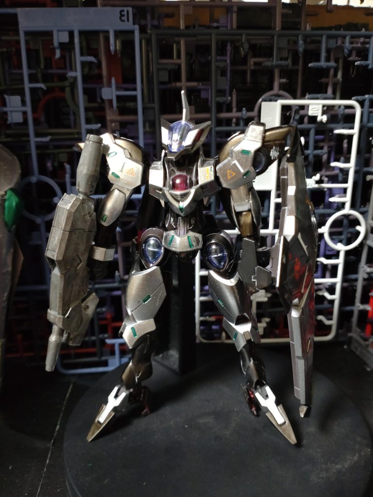 メタリックはシルバーとガンメタ蛍光部分はグリーンメタリックにブルー蛍光混ぜ混ぜ