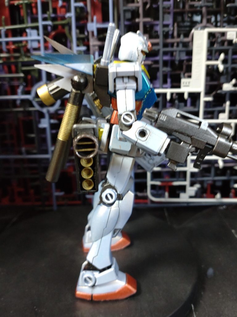 胸部は赤→青→黃でマスキングで塗装…乾き切らず進めたようで…剥げる…やる気減少その他落下　セメントはみ出し塗装剥げる　マスキングが甘くはみ出る　目を光らそうと蛍光チャレンジも目の下やらおでこ部に塗料がつく　まぁ散々ながらとりあえず完成させてみるとまぁ…まぁまぁかなと…気力がある時デカール貼るかな…