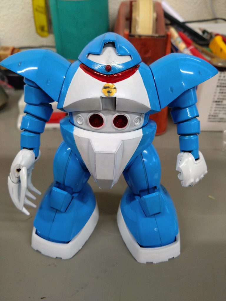 乾きました。最初は鈴の部分は適当に作ったシールを貼ってましたが ブサイクだったので百均で買った鈴にチェンジ。アロンアルファでくっつけました。