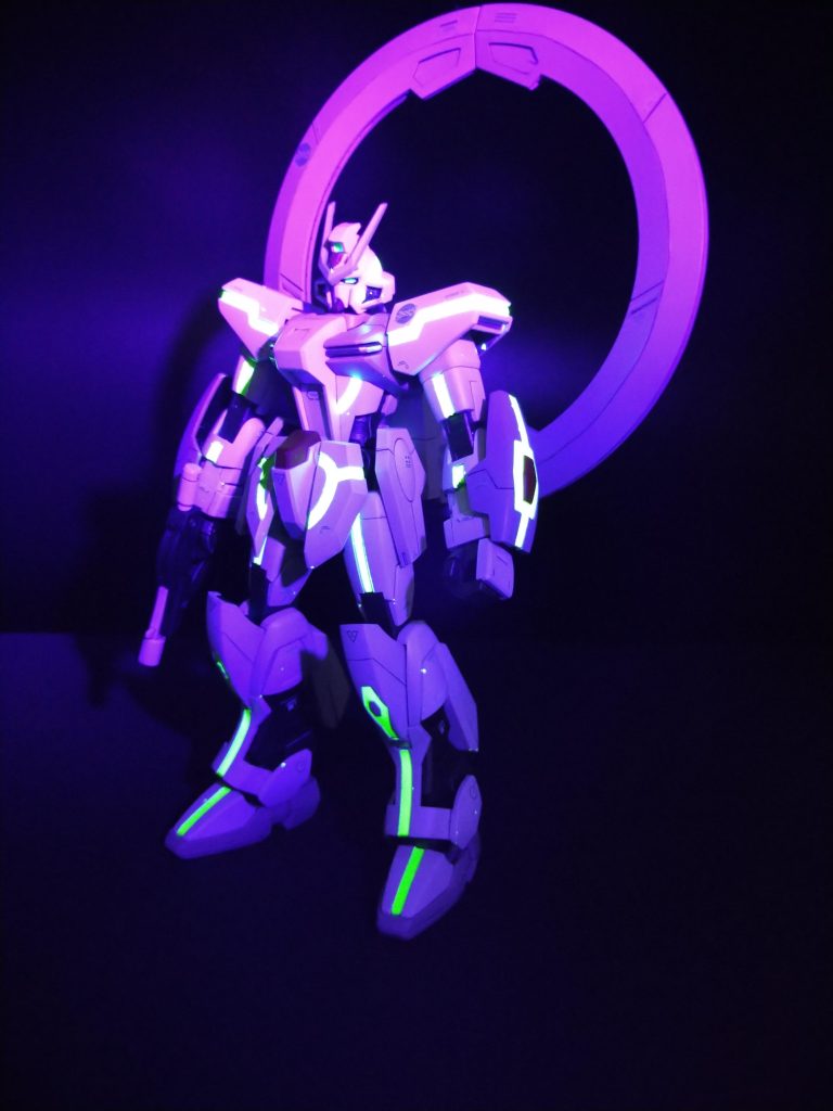 発光部はアクリジョンの蛍光カラー塗ってますシールの出来が良かったので、レジンで固めた方が良かったと思います