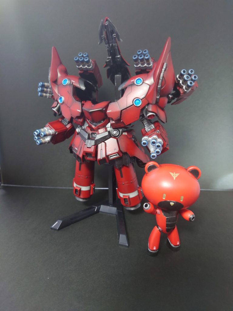 成形色+筆塗り部分塗装リアルタッチマーカーで仕上げています。キワを濃く残す事でグラデーションぽくなってますかね?(´・ω・`)