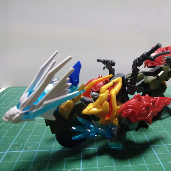 初投稿です。仮面ライダー龍騎のドラグランザーを目指して作ってます。（1枚目）