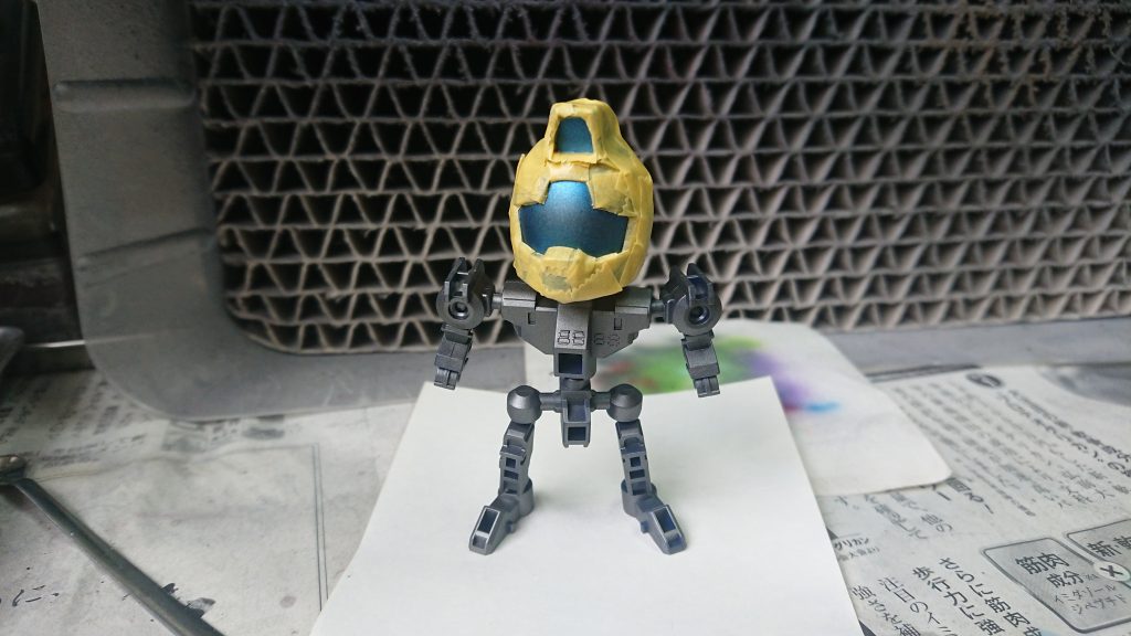 なお、塗装前。陸ジムだこれwと、ネタはこれぐらいにwそれにしても、トルネードガンダムがここまで息が長くなるとは初登場時から誰が想像したか、確か児童漫画雑誌の一般公募からだったようなw当時、兄とこの機体初登場のSDガンダムGXをよく対戦してたものです。とはいっても当時の自分は脳筋で「火力こそパワー」というスタンスのプレイだったので開始前TECレベルMAX、資金潤沢にしてもらい、いち早くいろんな拠点を占領してこのトルネードを集めてなおかつ強力な機体を量産しまくったものでした。なお、その間兄は安い量産型、特に移動が長い機体を中心にちまちまと作って拠点よりも他の拠点を優先に着々と自領を拡大していく地味なプレイスタイルでした。そして、いつももうすぐ完成というところで数に物を言わせて一気に拠点を攻め落とされて機体を奪われ使われてこちらが虐殺されて負けるという展開でしたw今思えばこちらの性格を分かった上でハンデをくれてたのでしょうねぇwまあ、未だに自分も兄も大体同じ感じのプレイスタイルですけどね。いや、兄はもっとえげつなくなってますかwそういうわけで当時からよく使ってた機体がトルネードガンダムでしたので個人的に思い入れもあり、好きな機体でした。長文失礼しました。ここまで読んでくれた方には感謝ですw