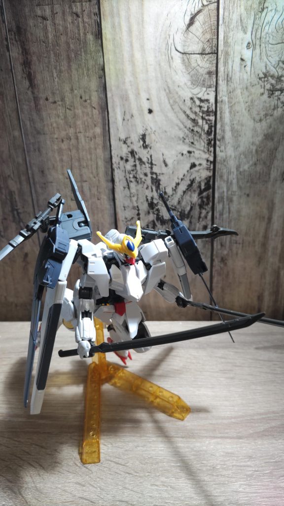 阿頼耶識リミッター解除状態　　　　　　　　　　　全ての武装（近接武器）を使い近接戦闘にもちこみ、六つの近接武器とビーム兵器を使い敵を攻撃する