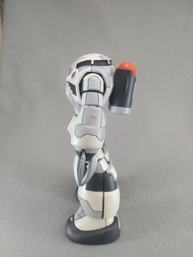 サイド。橫から見るとけっこうスリム。