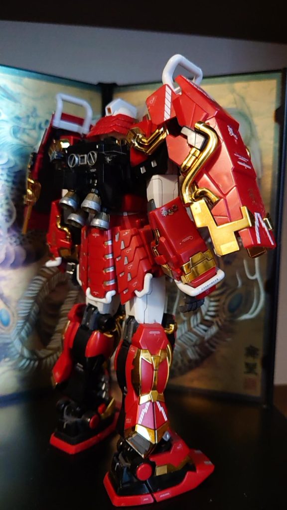 細かい塗り分けはガンダムマーカーです