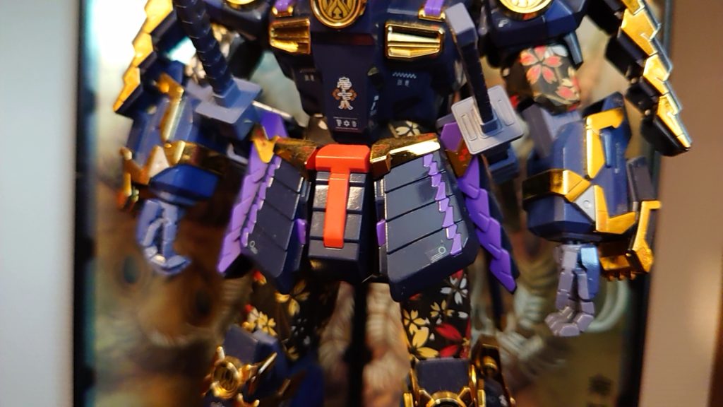 二の腕、腹部、太腿には武者頑駄無徳川家康バージョンを真似て和柄にしました。