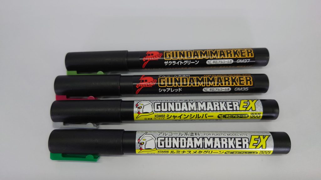 使用した色は以下の通りです。シャアレッド(外殻)ザクライトグリーン(中身)シャインシルバー(目)ルミナスメタグリーン(台座)