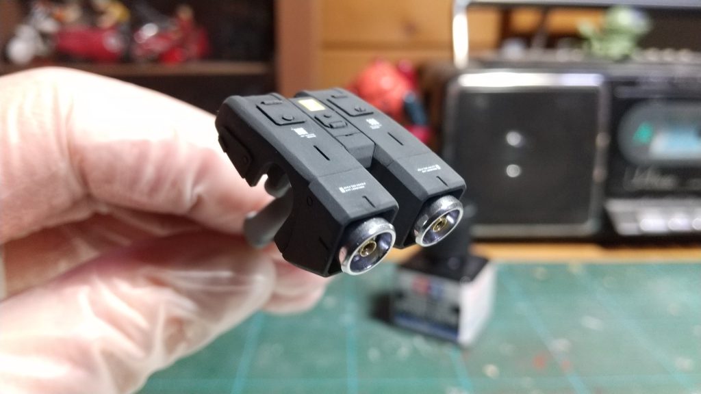 ランドセルは上部を5mm延長しました。バーニアは、ガンダムマーカーのメッキシルバーで塗装して中心に真鍮パイプを入れました。